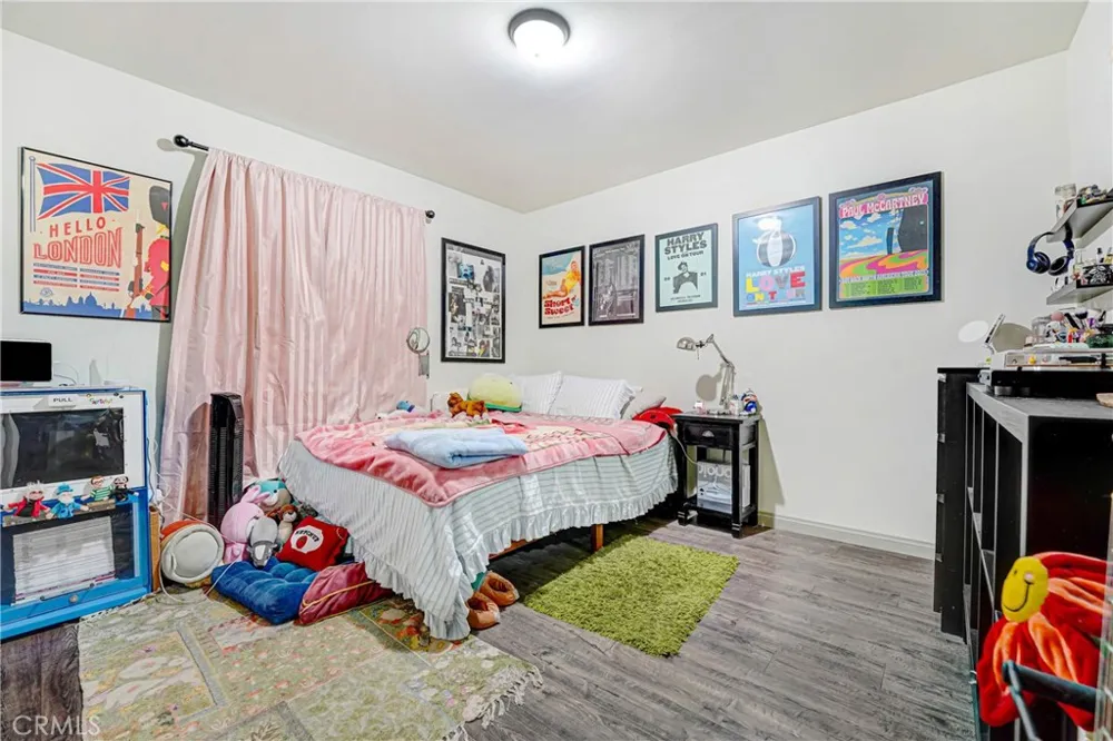 21006 Cohasset Street Canoga Park, CA 91303