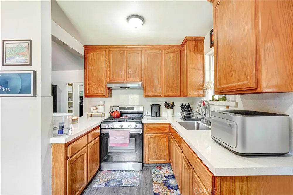 21006 Cohasset Street Canoga Park, CA 91303