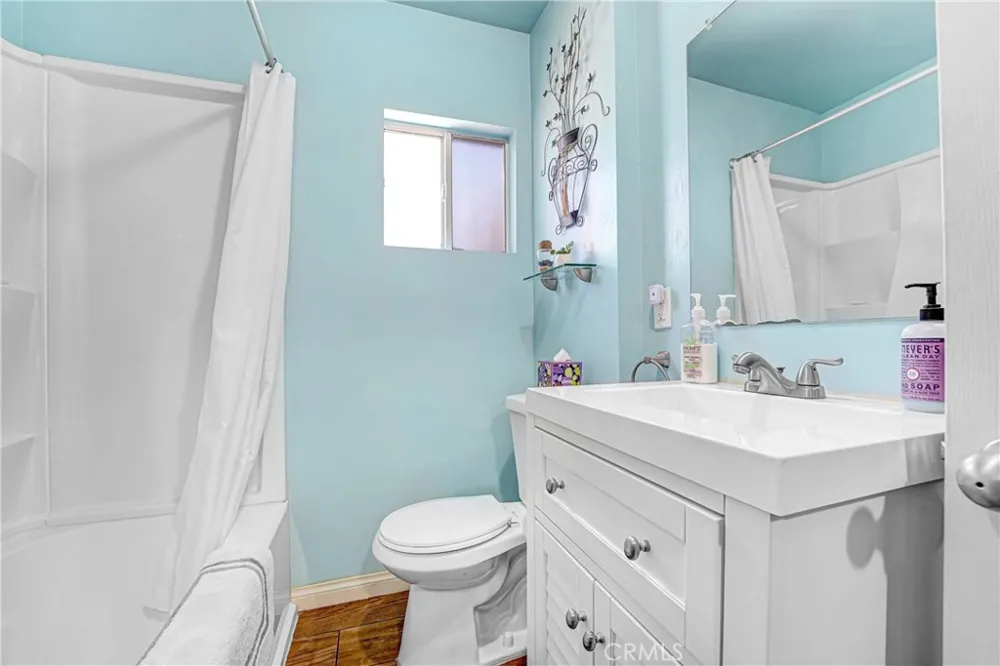 21006 Cohasset Street Canoga Park, CA 91303