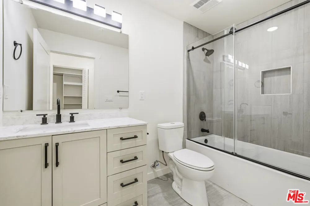 22320 Itasca Street Chatsworth, CA 91311