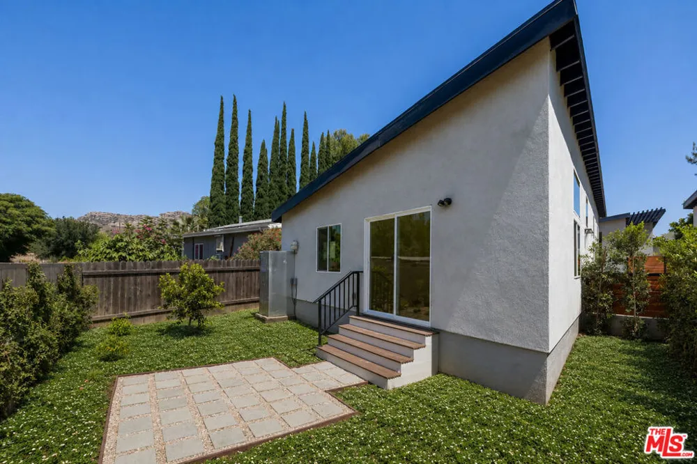 22320 Itasca Street Chatsworth, CA 91311