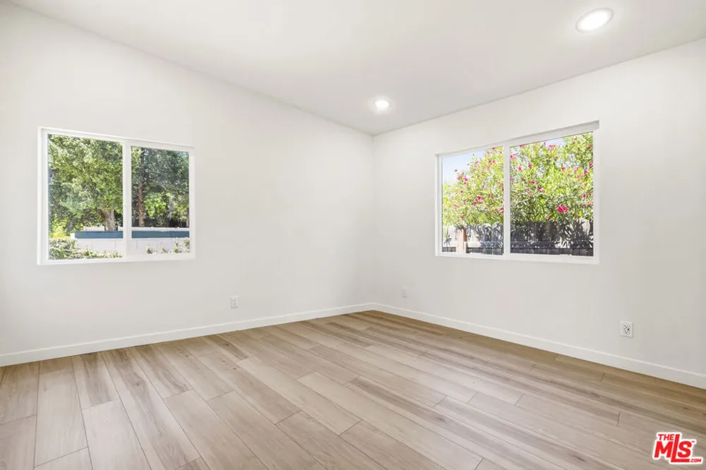 22320 Itasca Street Chatsworth, CA 91311