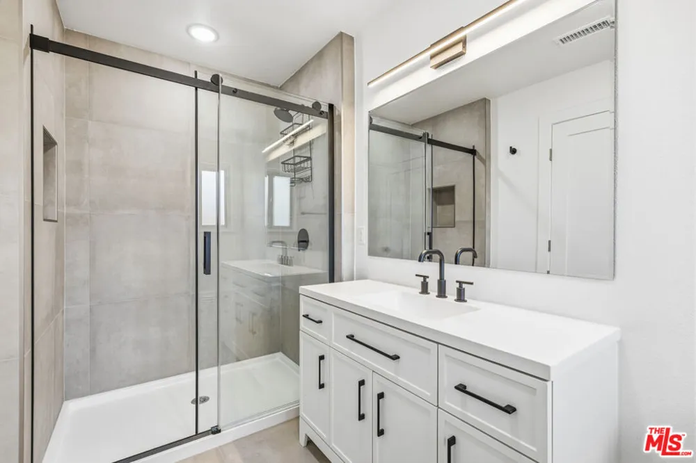 22320 Itasca Street Chatsworth, CA 91311