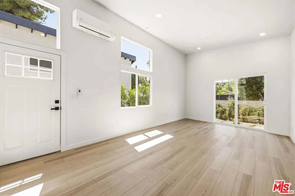 22320 Itasca Street Chatsworth, CA 91311