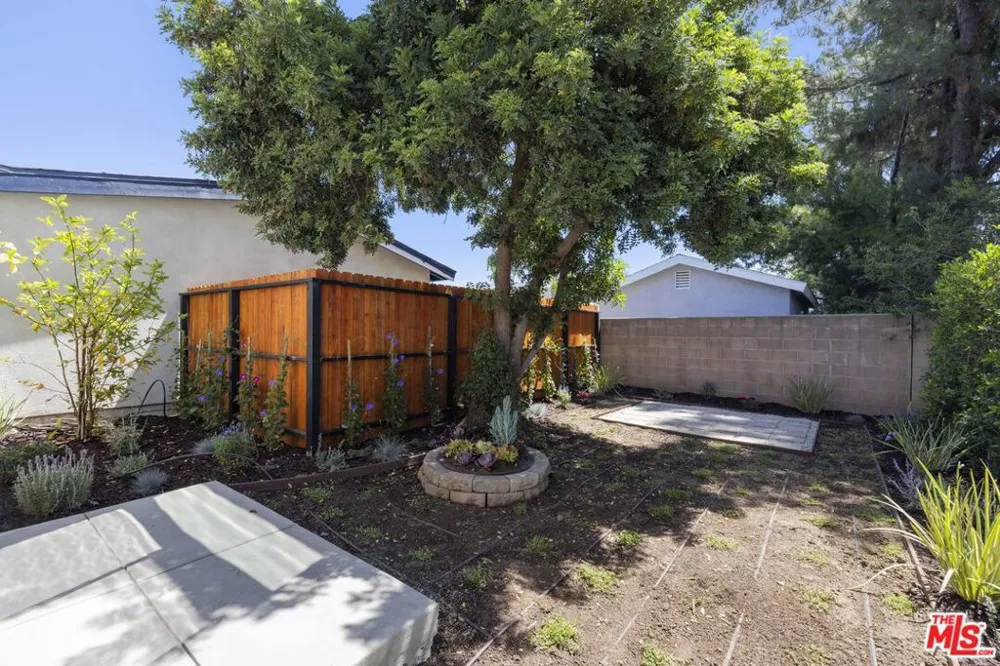 22320 Itasca Street Chatsworth, CA 91311