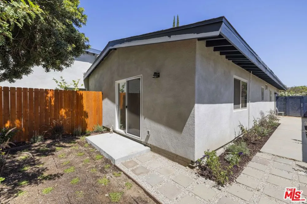 22320 Itasca Street Chatsworth, CA 91311