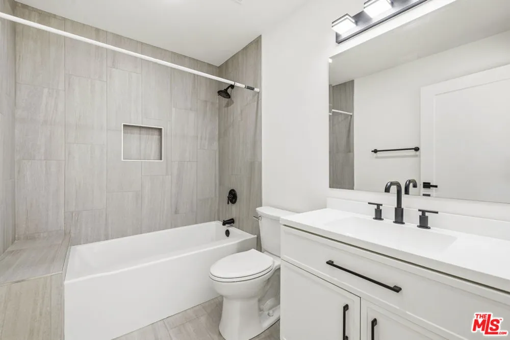22320 Itasca Street Chatsworth, CA 91311