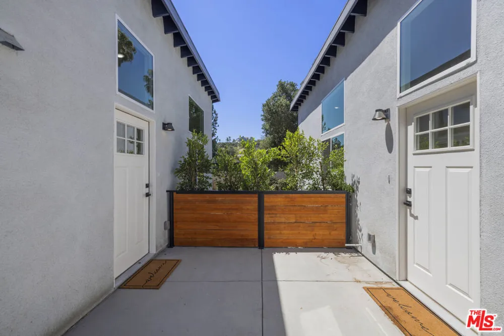 22320 Itasca Street Chatsworth, CA 91311