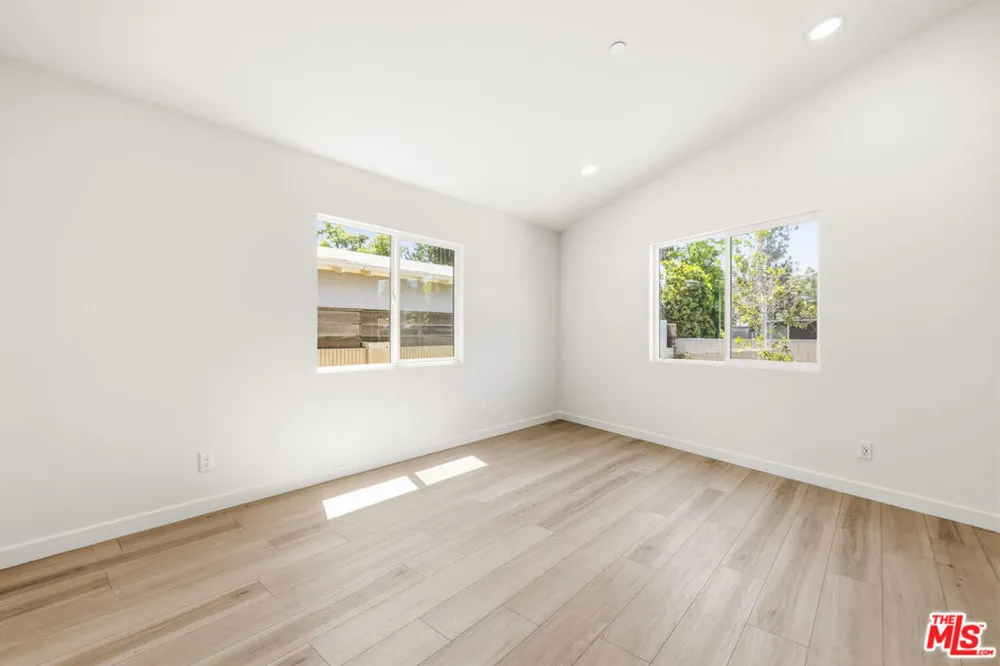 22320 Itasca Street Chatsworth, CA 91311