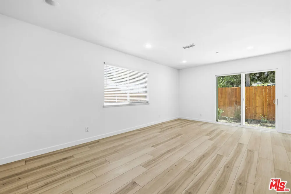 22320 Itasca Street Chatsworth, CA 91311