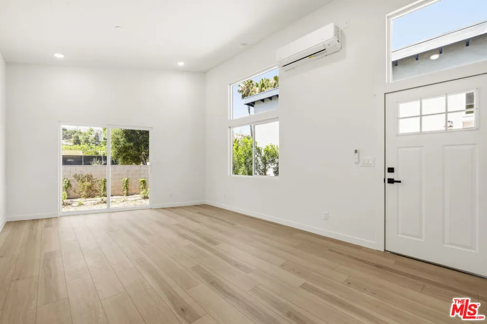22320 Itasca Street Chatsworth, CA 91311