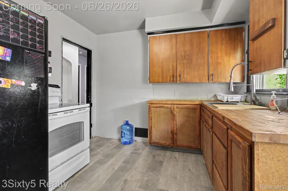 26296 Oakland Street Inkster City, MI 48141