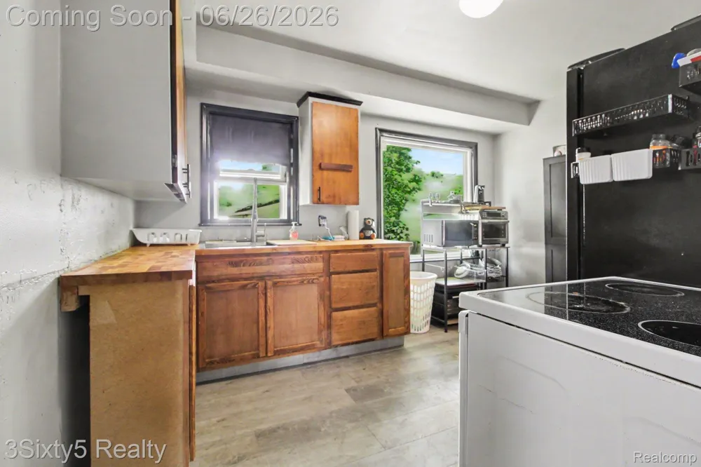 26296 Oakland Street Inkster City, MI 48141