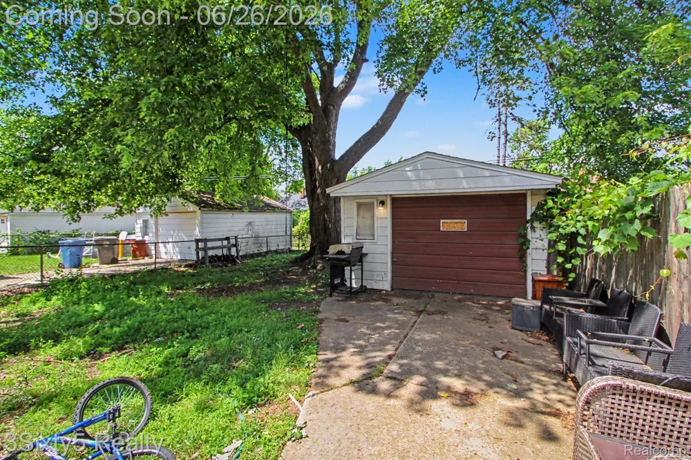 26296 Oakland Street Inkster City, MI 48141
