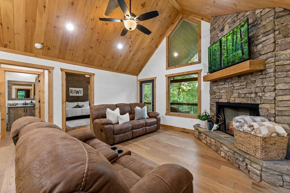 241 Wolf Creek Mountain Road Mineral Bluff, GA 30559