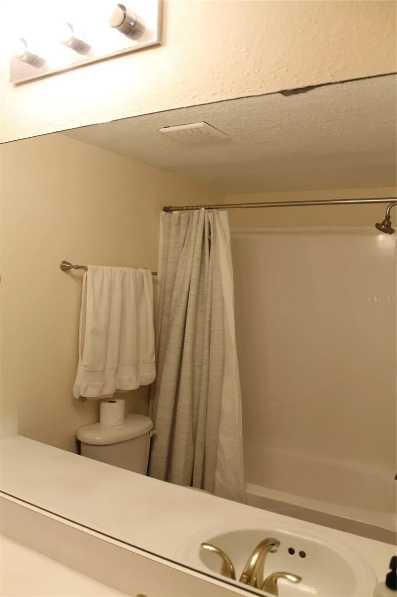 151 OYSTER BAY CIRCLE #200 Altamonte Springs, FL 32701