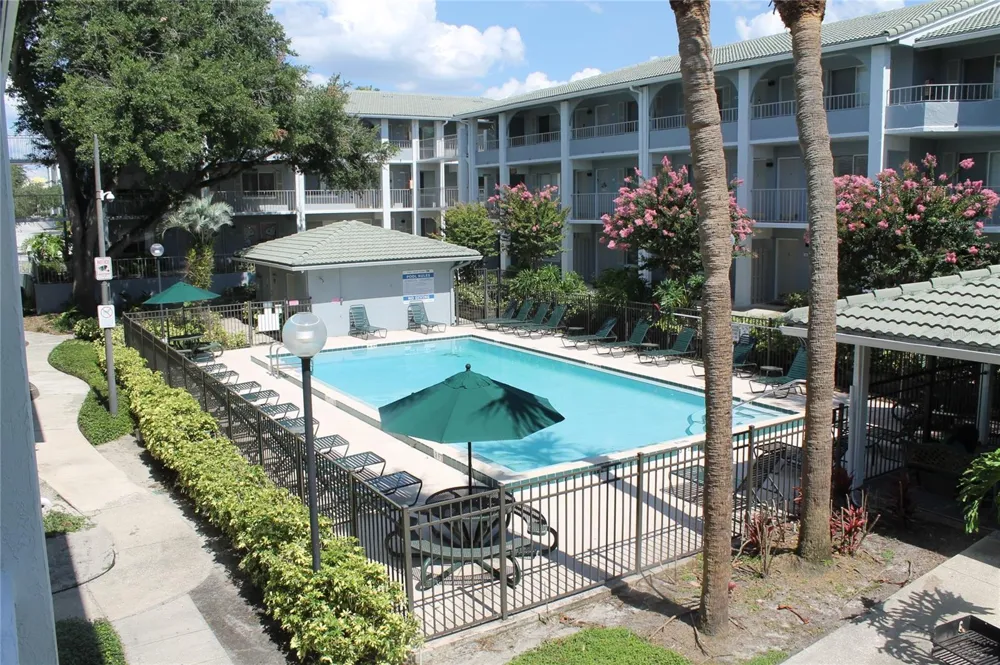 151 OYSTER BAY CIRCLE #200 Altamonte Springs, FL 32701