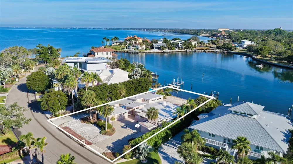 355 S SHORE DRIVE Sarasota, FL 34234