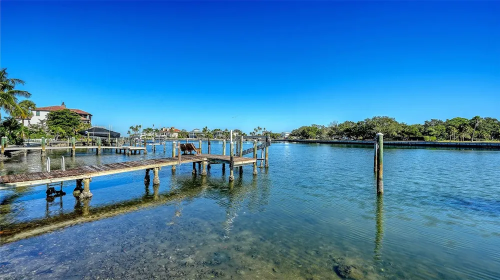 355 S SHORE DRIVE Sarasota, FL 34234