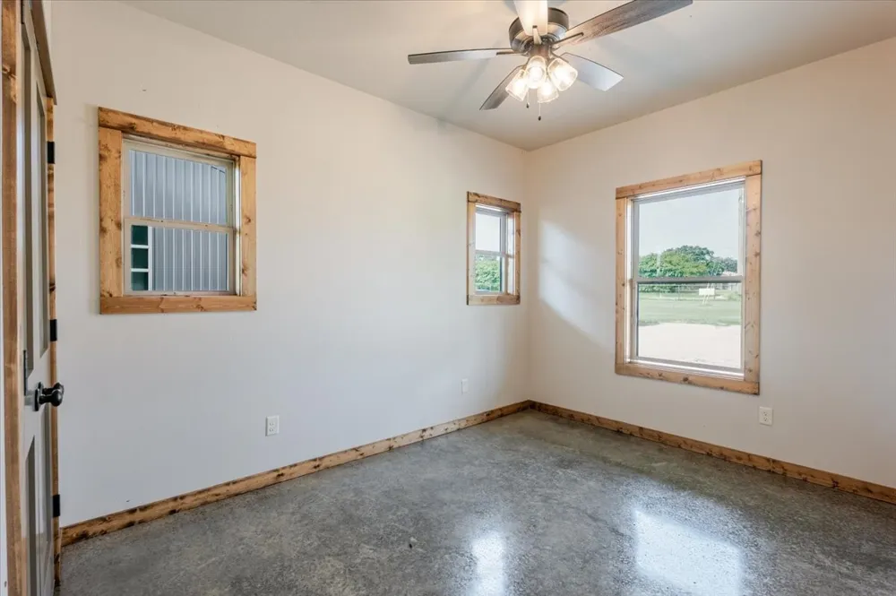 31 Maverick Loop Lipan, TX 76462