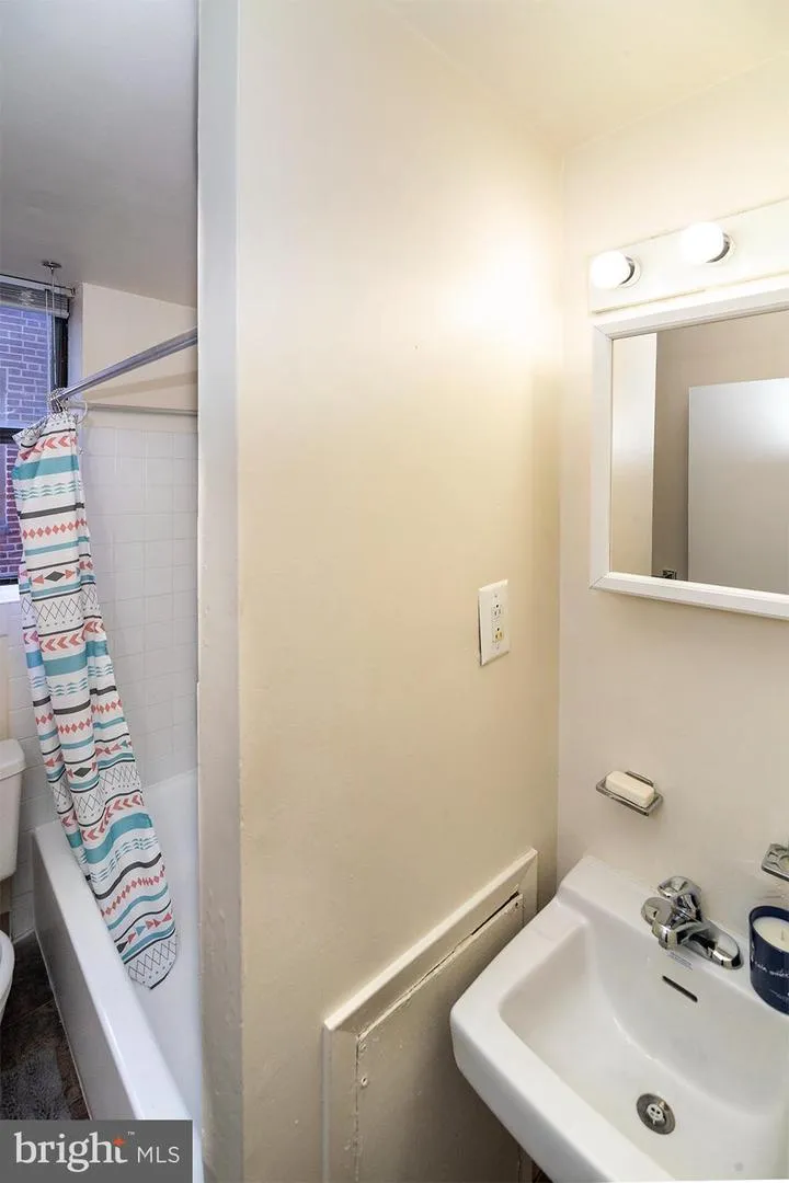 4715 WALNUT STREET #416 Philadelphia, PA 19139