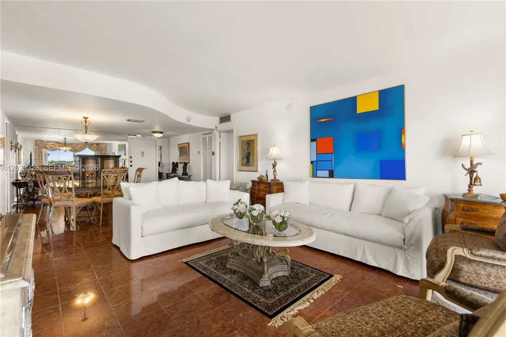 210 Sea View Dr #611 Key Biscayne, FL 33149