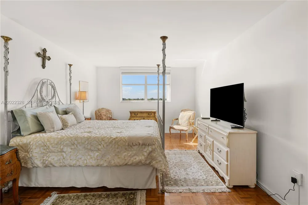 210 Sea View Dr #611 Key Biscayne, FL 33149