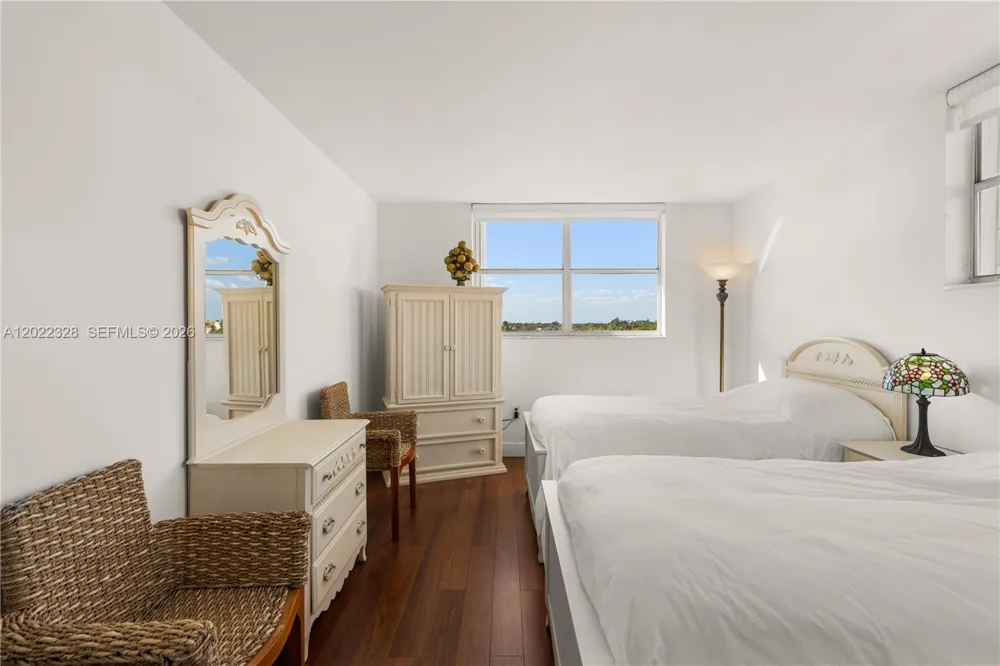 210 Sea View Dr #611 Key Biscayne, FL 33149