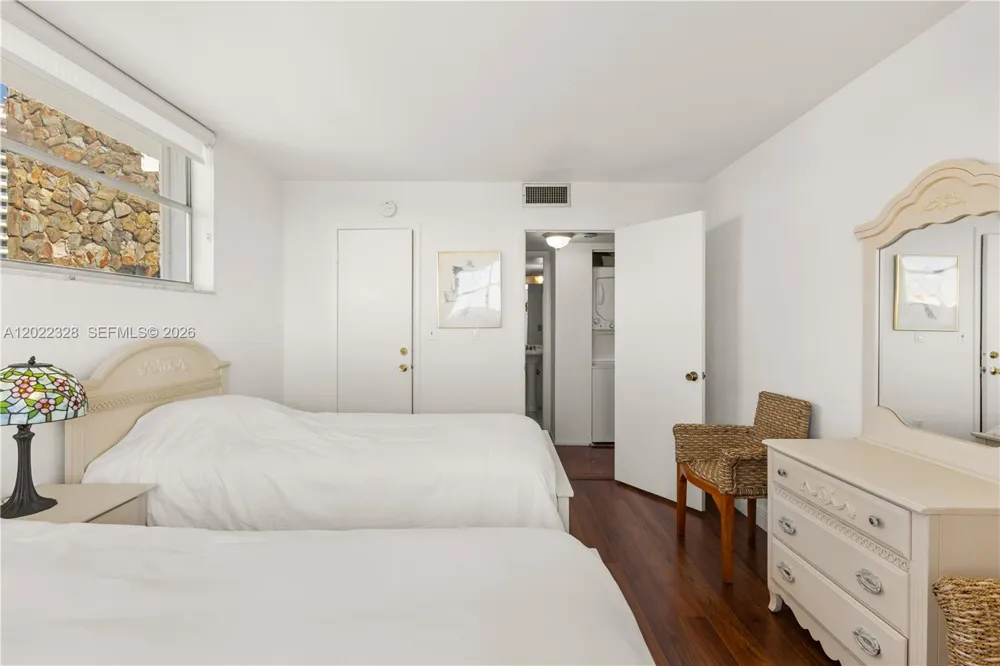 210 Sea View Dr #611 Key Biscayne, FL 33149