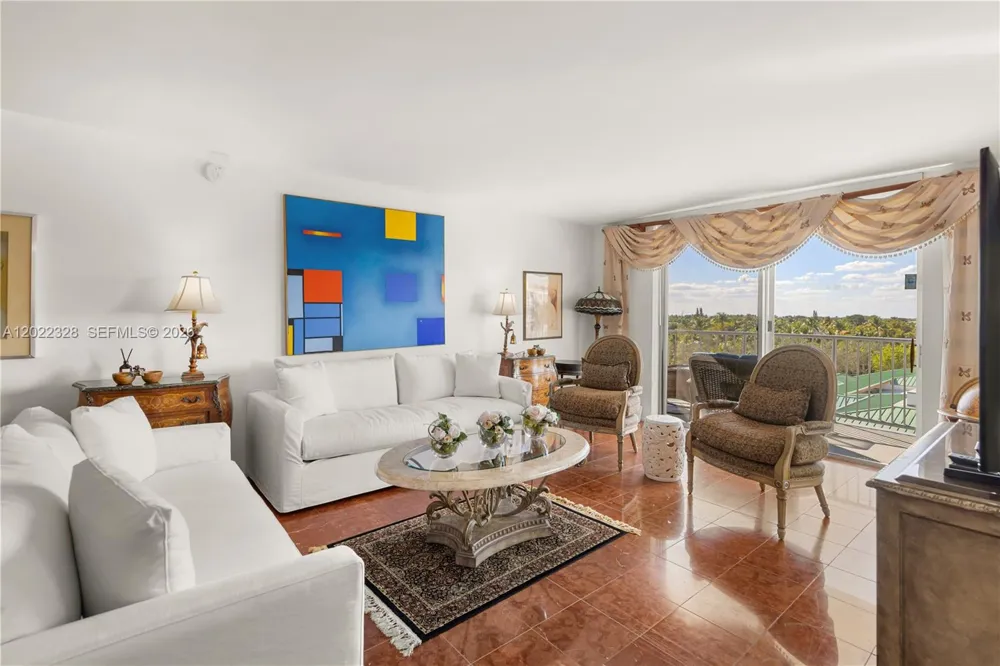 210 Sea View Dr #611 Key Biscayne, FL 33149