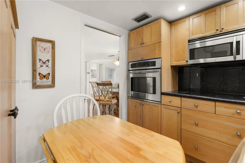 210 Sea View Dr #611 Key Biscayne, FL 33149