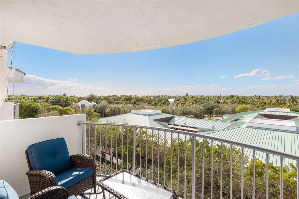 210 Sea View Dr #611 Key Biscayne, FL 33149