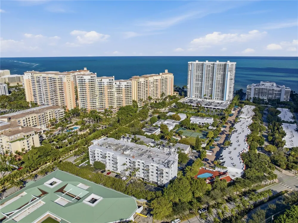 210 Sea View Dr #611 Key Biscayne, FL 33149