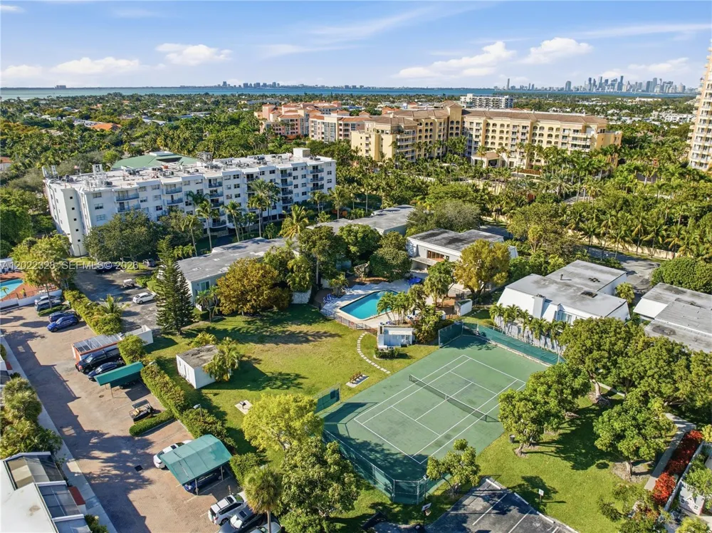 210 Sea View Dr #611 Key Biscayne, FL 33149