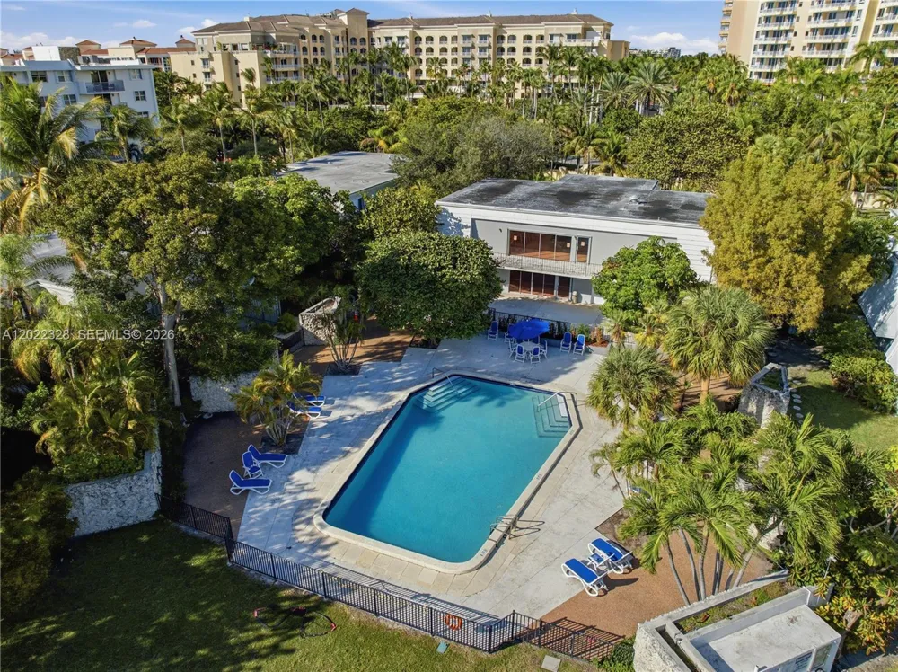 210 Sea View Dr #611 Key Biscayne, FL 33149
