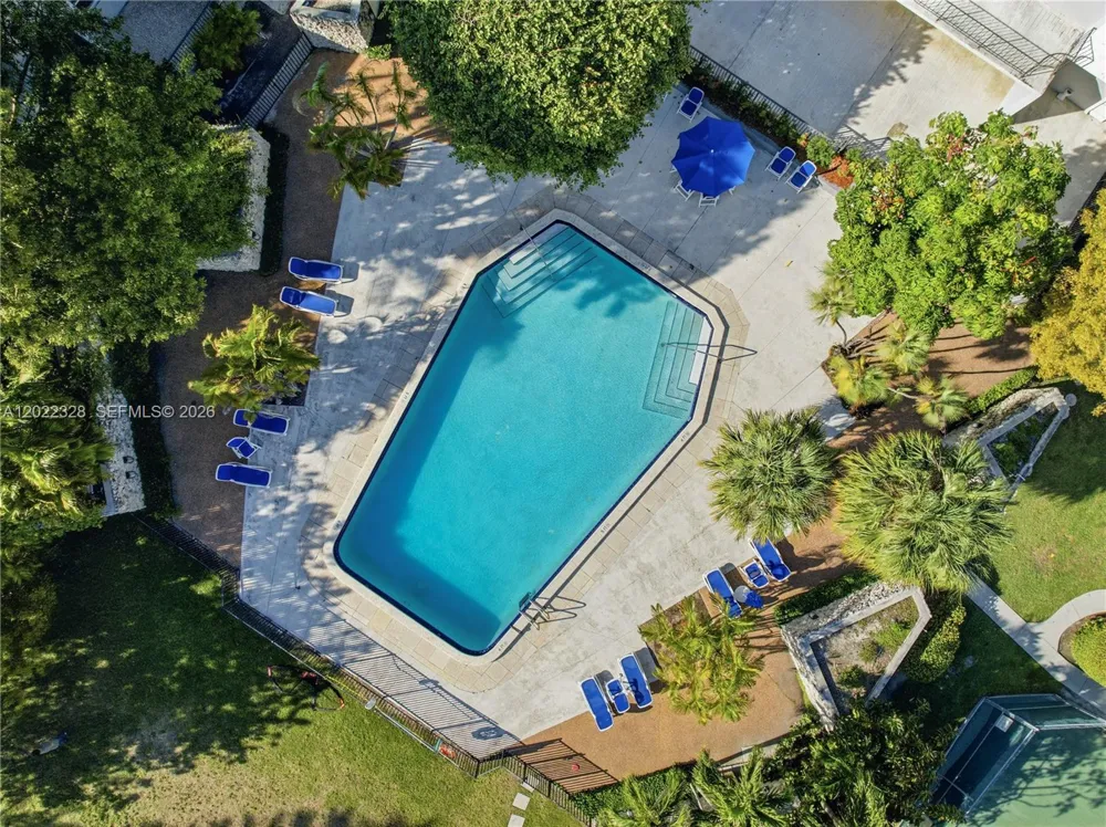 210 Sea View Dr #611 Key Biscayne, FL 33149