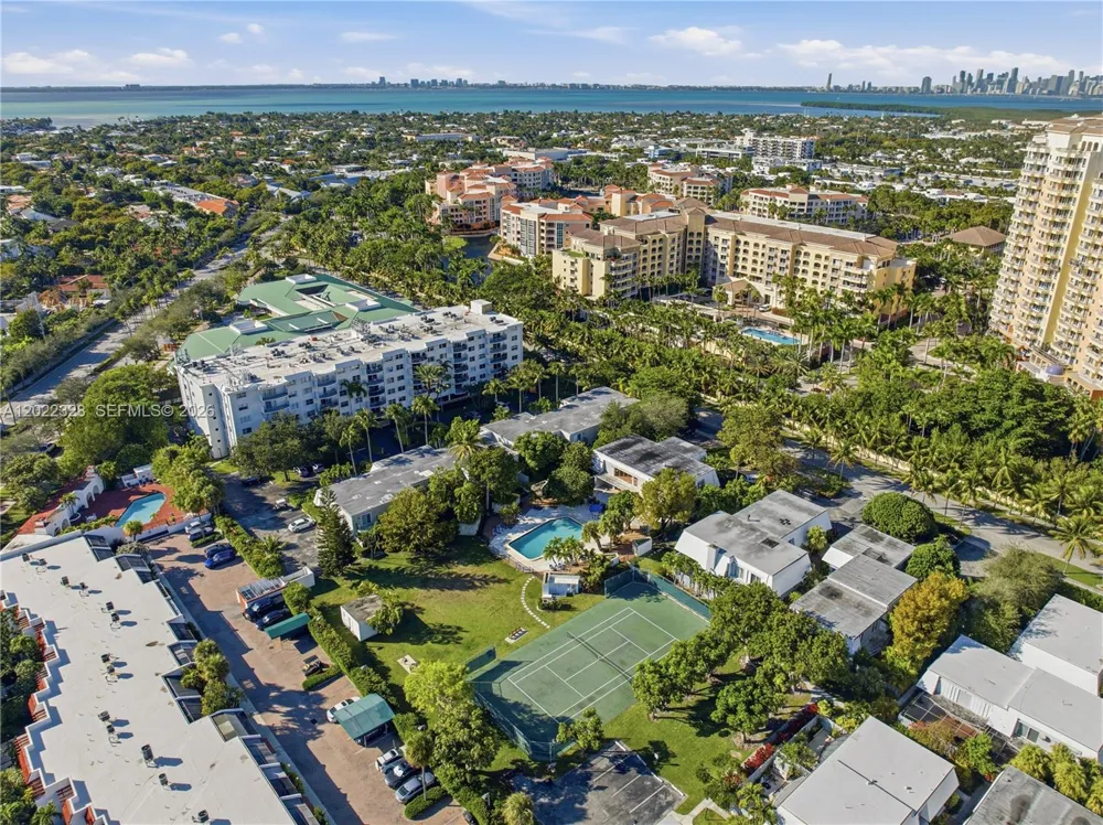 210 Sea View Dr #611 Key Biscayne, FL 33149