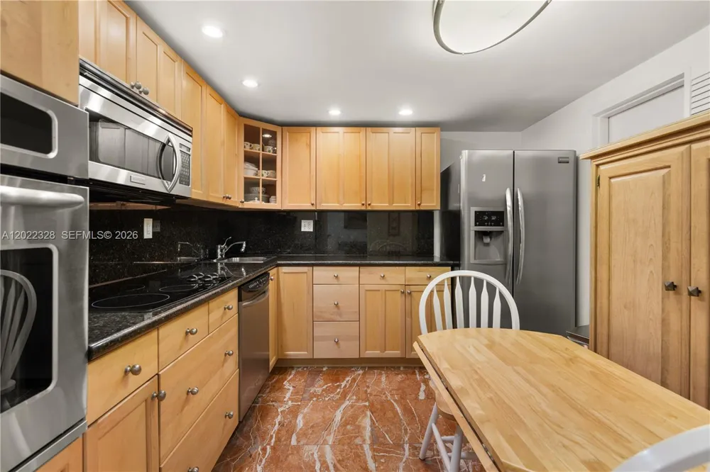 210 Sea View Dr #611 Key Biscayne, FL 33149