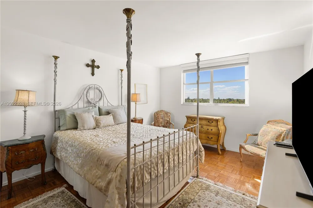 210 Sea View Dr #611 Key Biscayne, FL 33149