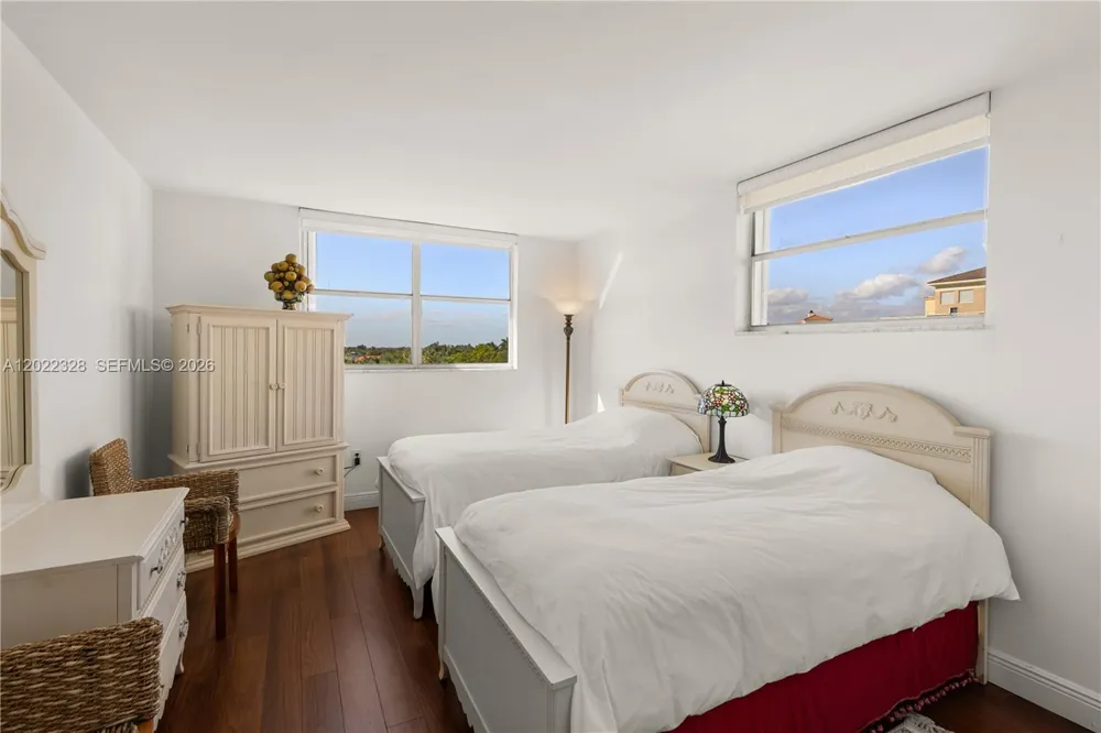 210 Sea View Dr #611 Key Biscayne, FL 33149