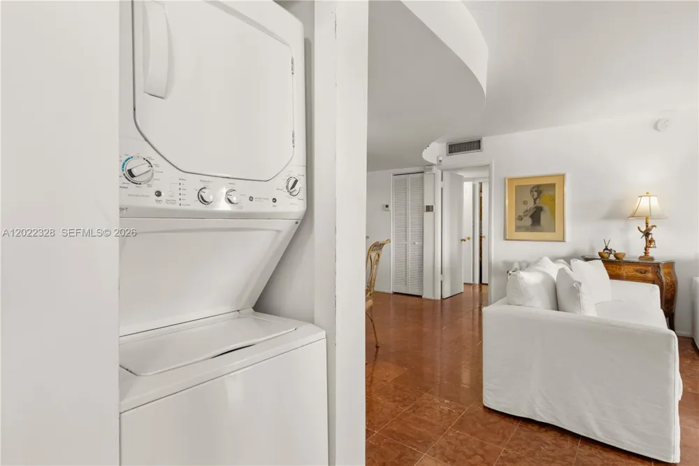 210 Sea View Dr #611 Key Biscayne, FL 33149
