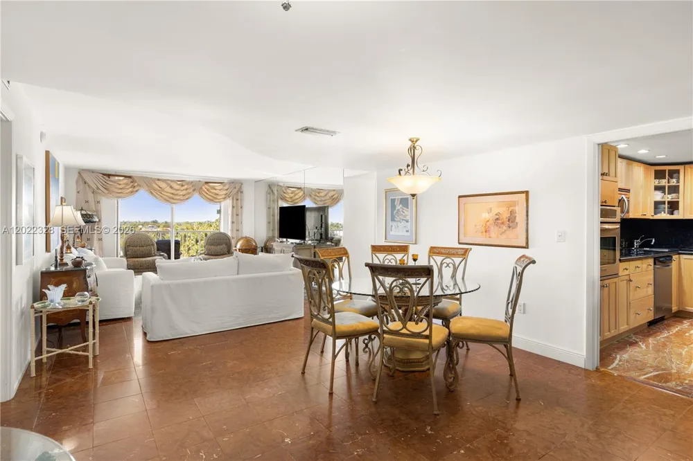 210 Sea View Dr #611 Key Biscayne, FL 33149