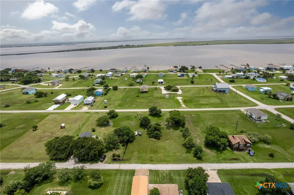 713 Stovall Palacios, TX 77465