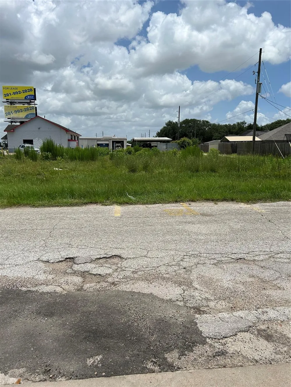 3411 Us-90 Brookshire, TX 77423