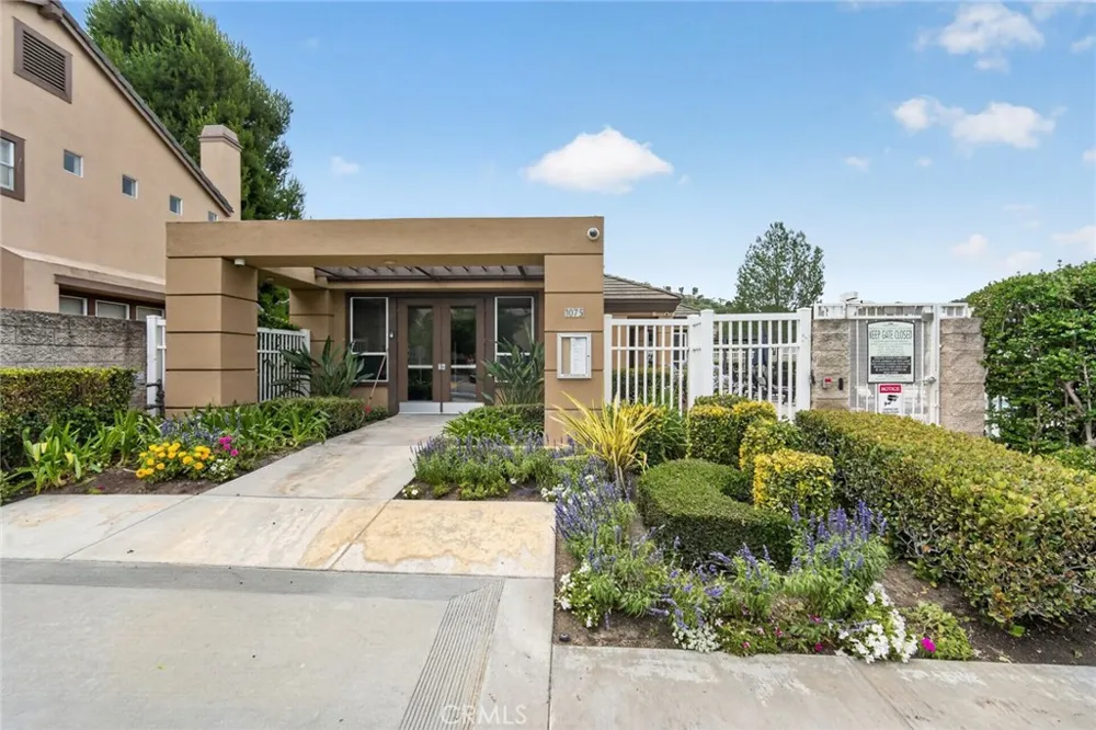 1366 S Country Glen Way Anaheim, CA 92808