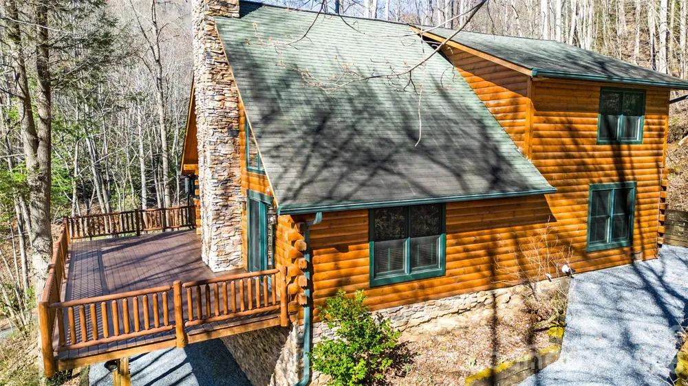 3548 Dicks Creek Road Whittier, NC 28789