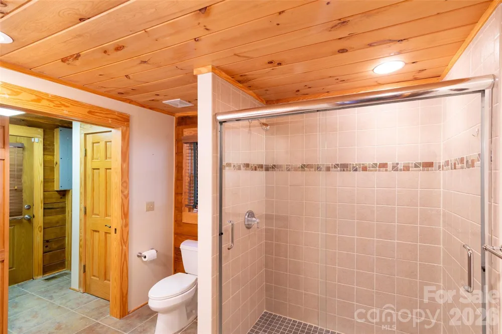 3548 Dicks Creek Road Whittier, NC 28789