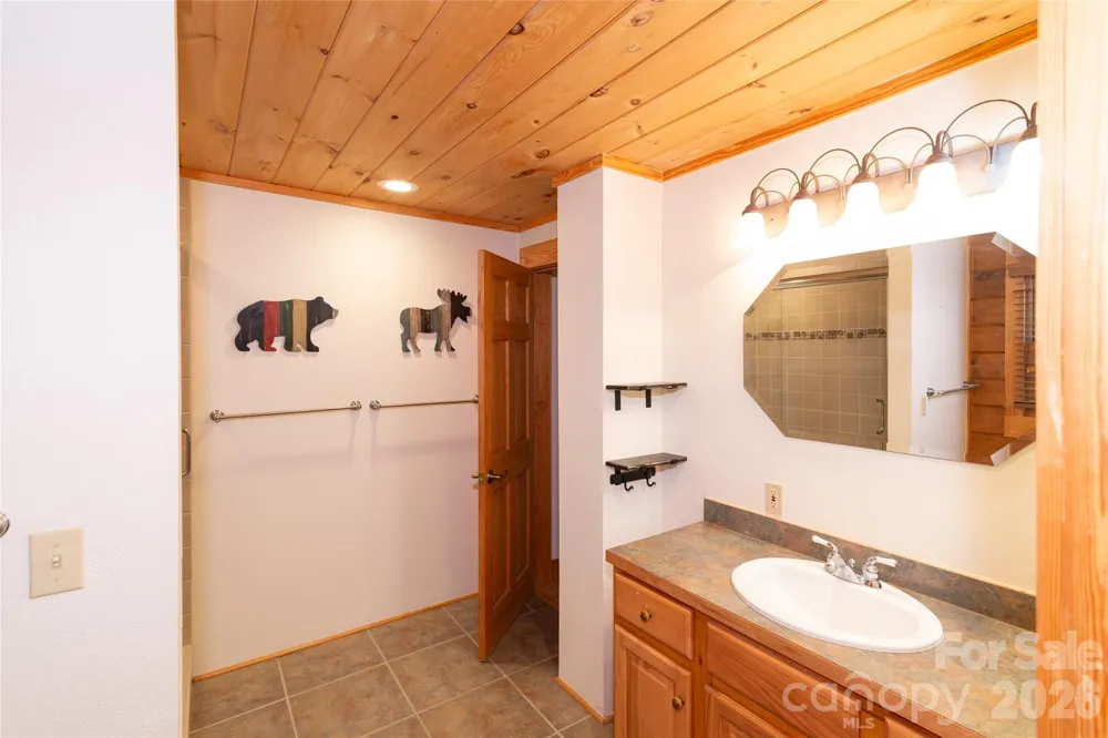 3548 Dicks Creek Road Whittier, NC 28789