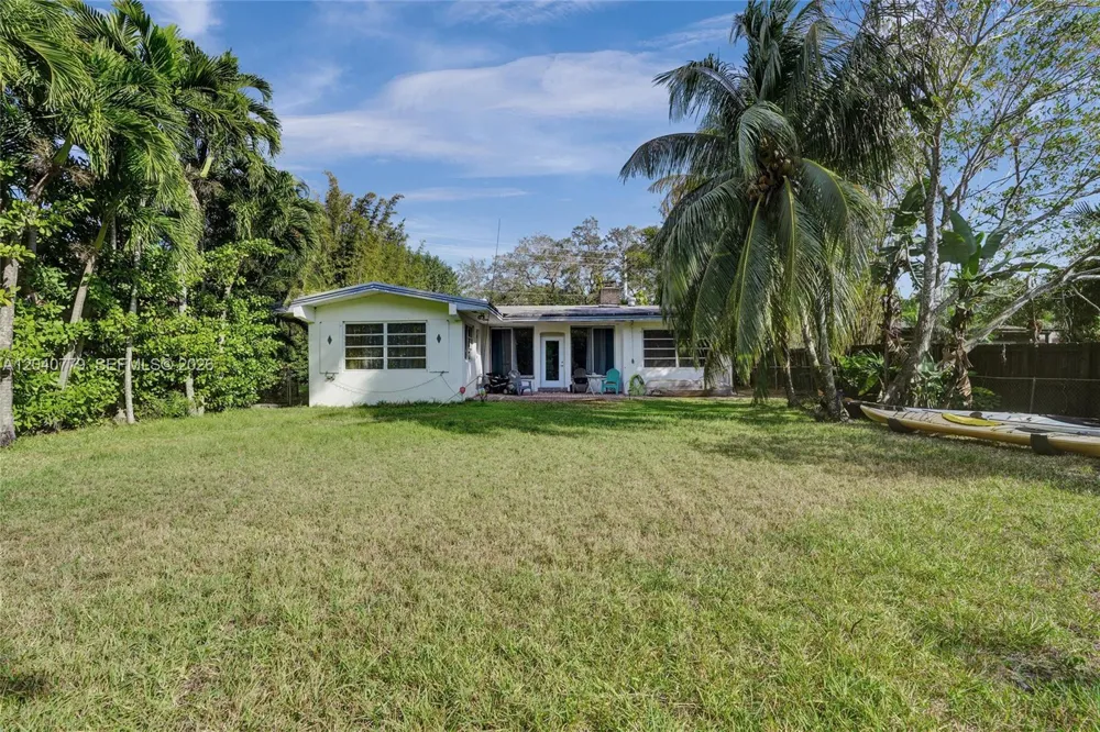 18500 NE 23rd Ct Miami, FL 33180