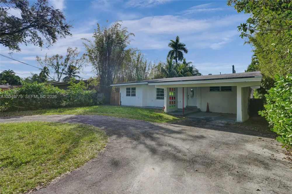 18500 NE 23rd Ct Miami, FL 33180